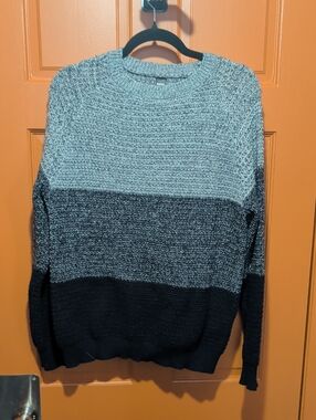 Men's Two-Tone Crewneck Sweater in Light Gray and Black